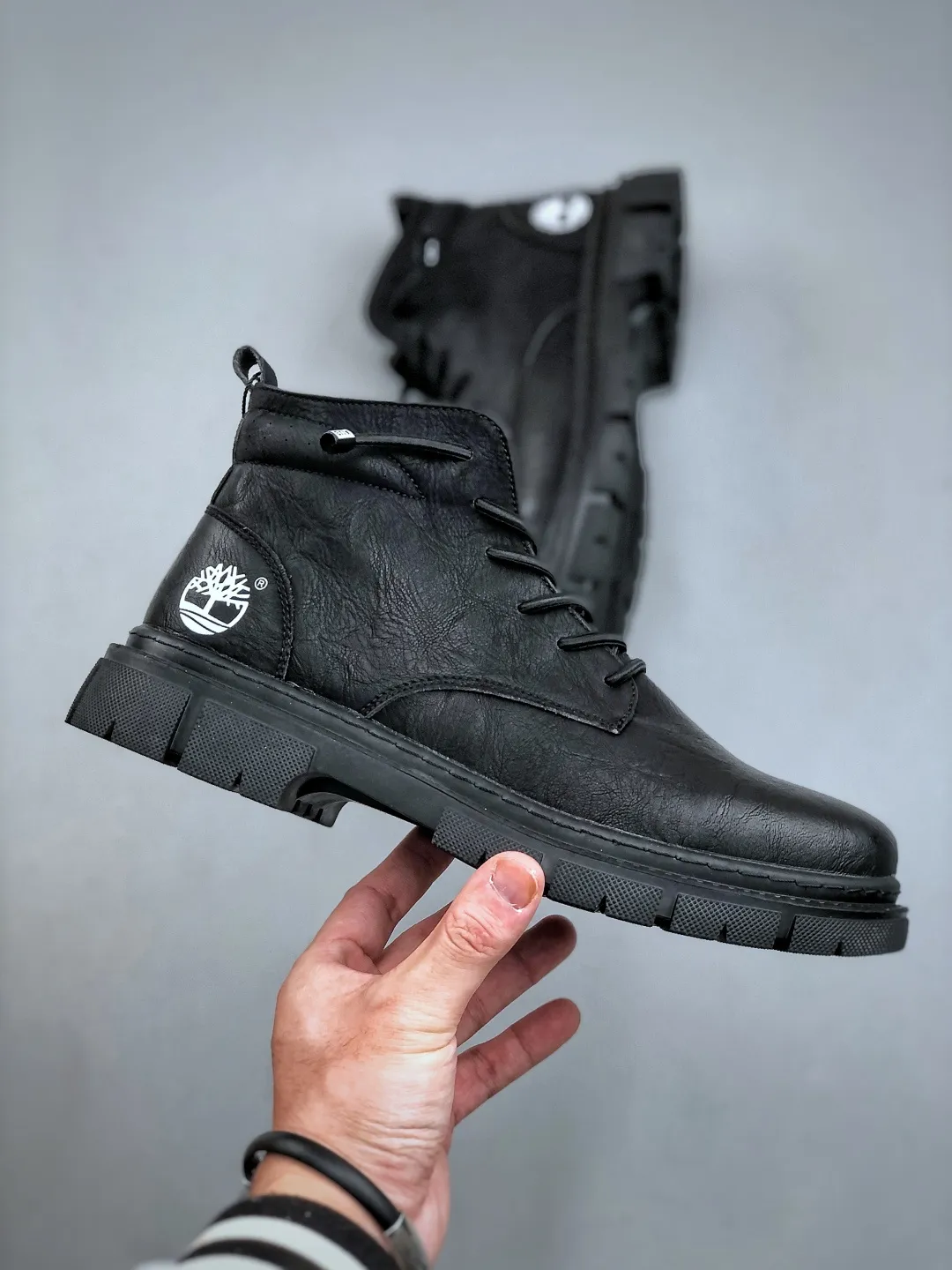 Local pick-up💰 520 supports store Timberland/Timberland classic 25ss new high-top (plus velvet) classic re-creation, brand new upgrade, Guangdong factory quality, original box and original packaging. The fabric is made of Italian top-grade frosted cowhide, with anti-odor and anti-corrosion genuine leather latex insoles to give you a perfect wearing experience. High-quality and durable, a must-have for sportsmen. Specially designed to treat those who are not handsome. High-quality and first-class foot feel. Exclusive supply. Official item number: TB23066 Size: 39 40 41 42 43 44